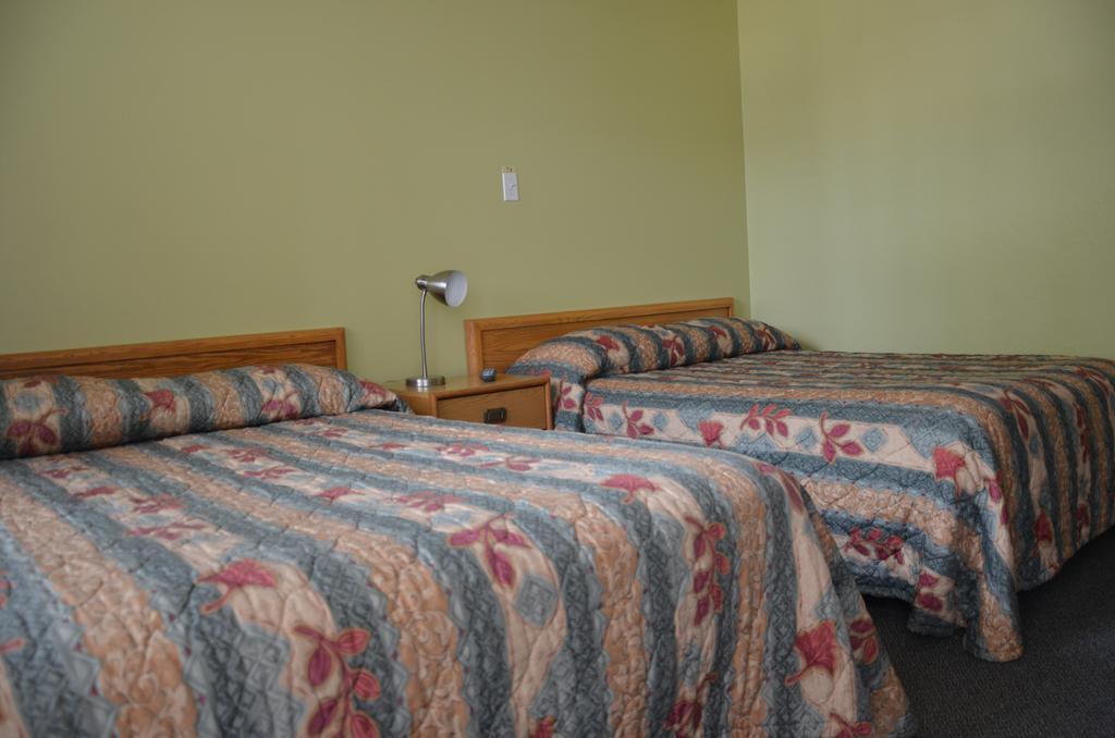 Coachman Inn Regina Room photo