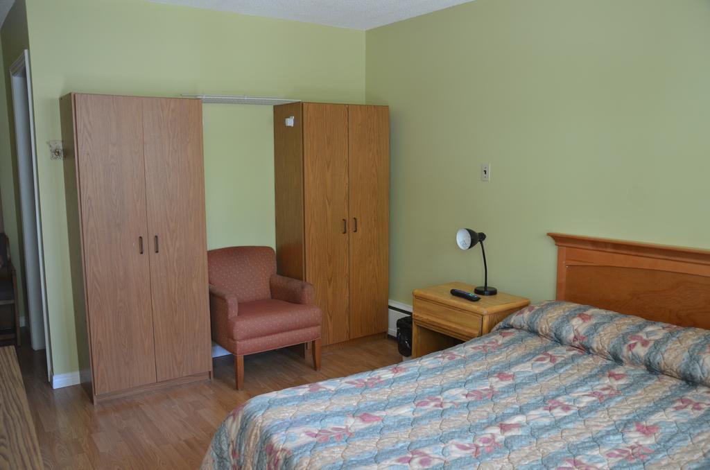 Coachman Inn Regina Room photo